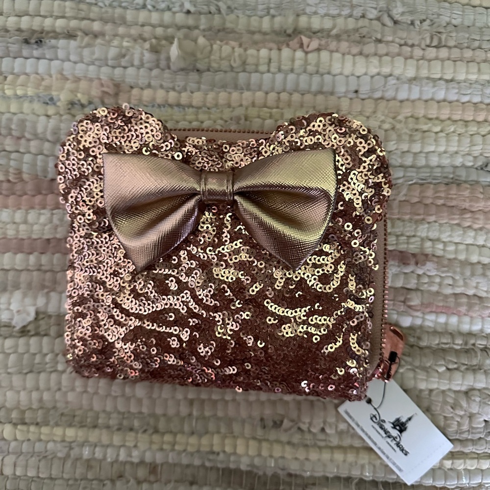 BRAND NEW LOUNGEFLY MINNIE ROSE GOLD WALLET🩷🤍